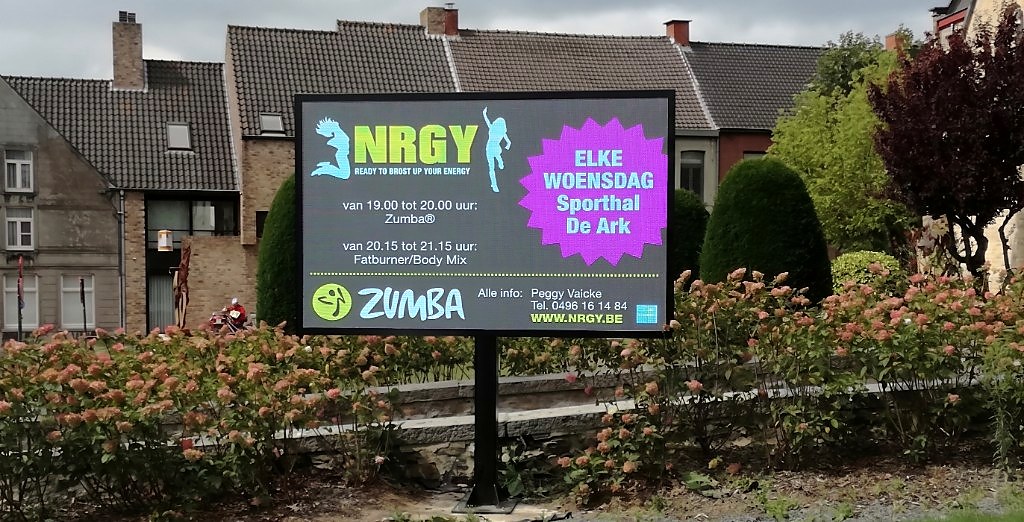 Vrijstaand LED scherm in dorpskern voor activiteiten